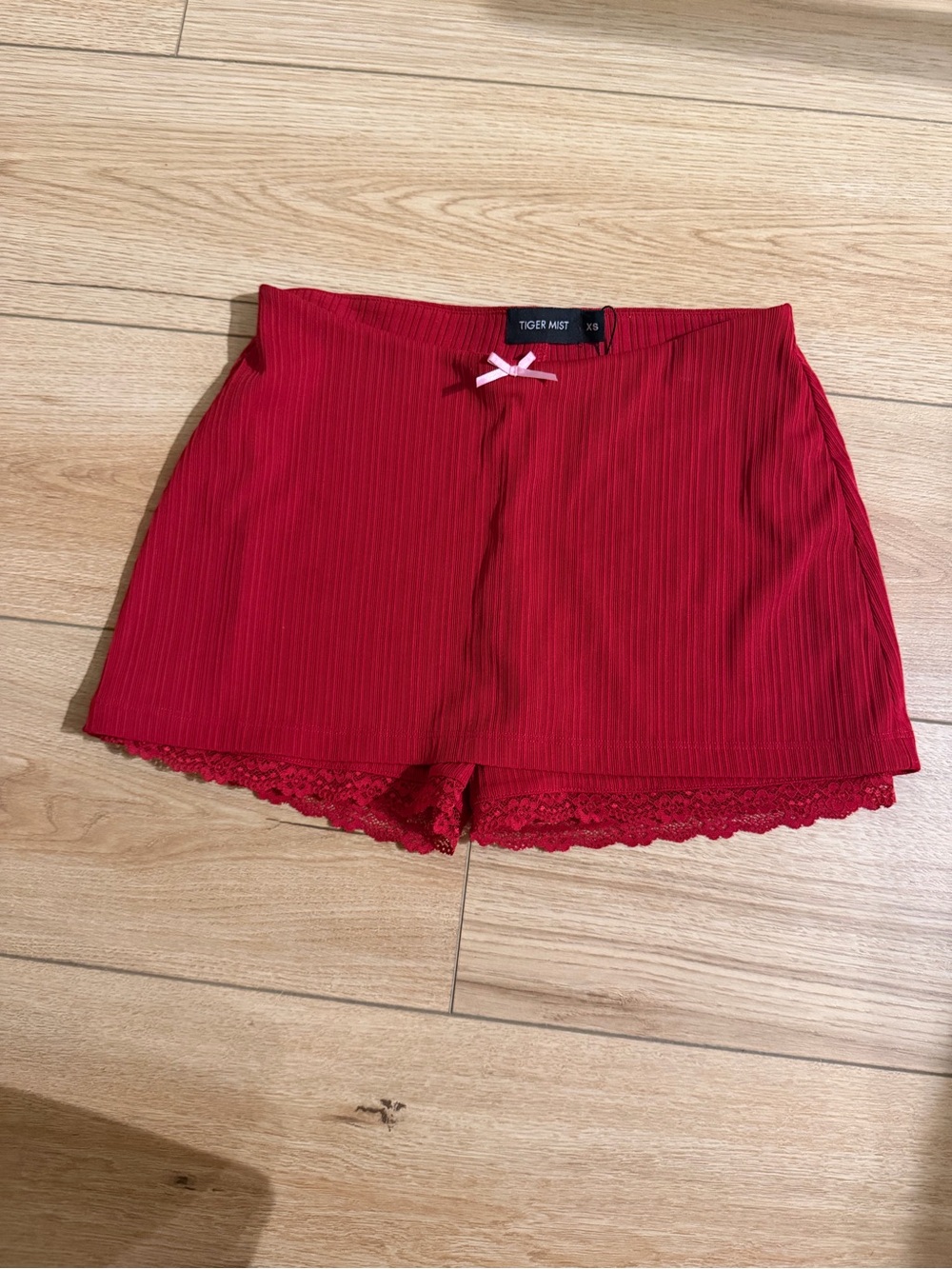 Tiger Mist Red Ribbed Lace-Trim skort
